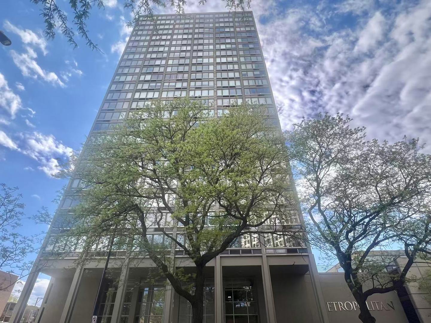 5320 North Sheridan Road, Unit 2203 Chicago, IL 60640 - Photo 2 of 27 front view of a building