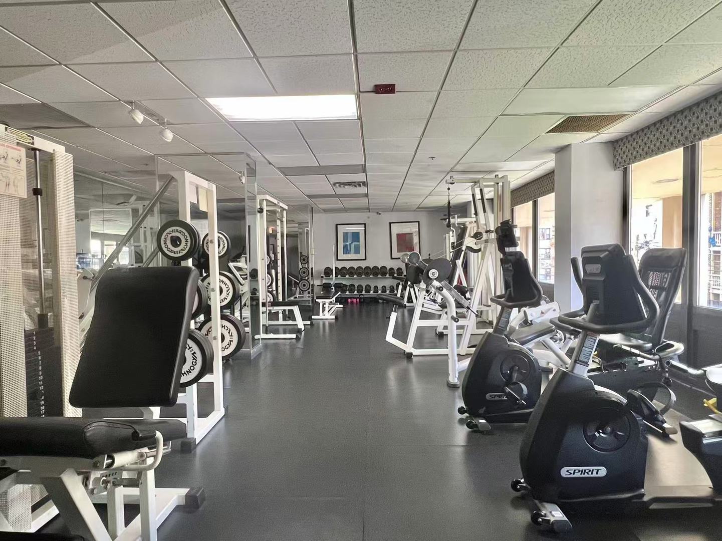5320 North Sheridan Road, Unit 2203 Chicago, IL 60640 - Photo 21 of 27 a view of a room with gym equipment