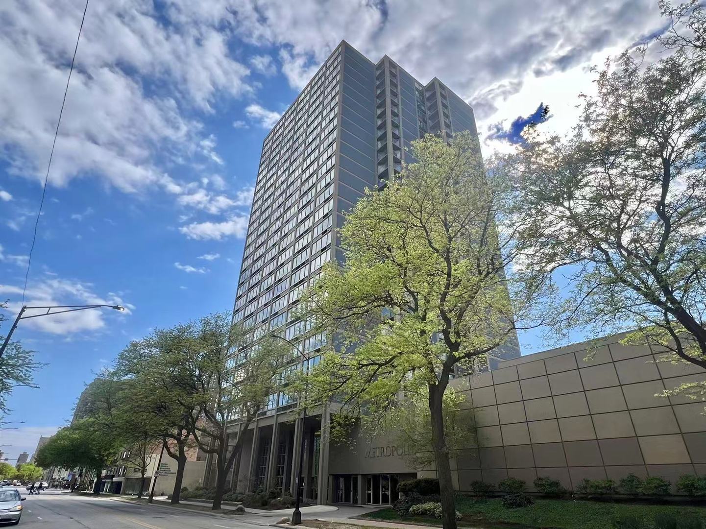 5320 North Sheridan Road, Unit 2203 Chicago, IL 60640 - Photo 27 of 27 a view of street with large trees