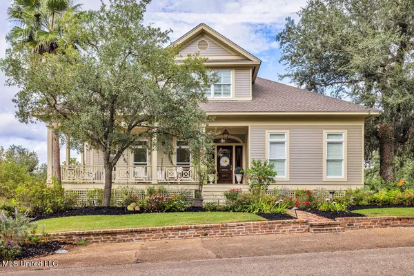 $2,050,000 | 207 Washington Avenue, Ocean Springs, MS 39564