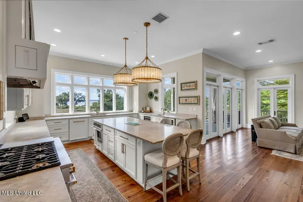 $2,050,000 | 207 Washington Avenue, Ocean Springs, MS 39564