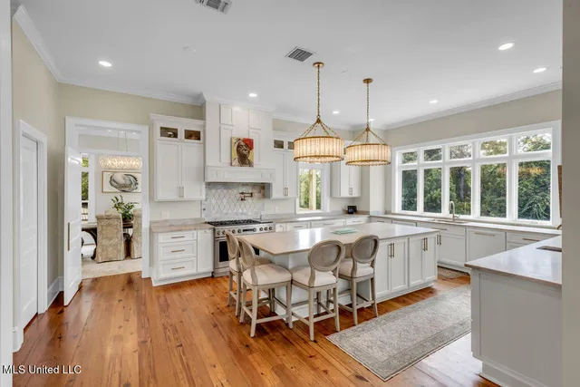 $2,050,000 | 207 Washington Avenue, Ocean Springs, MS 39564