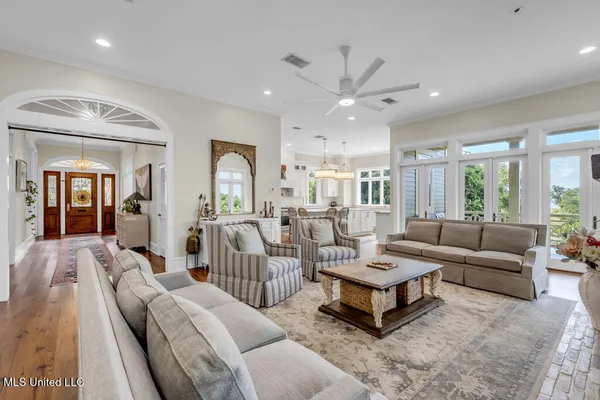 $2,050,000 | 207 Washington Avenue, Ocean Springs, MS 39564