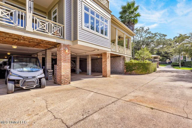 $2,050,000 | 207 Washington Avenue, Ocean Springs, MS 39564