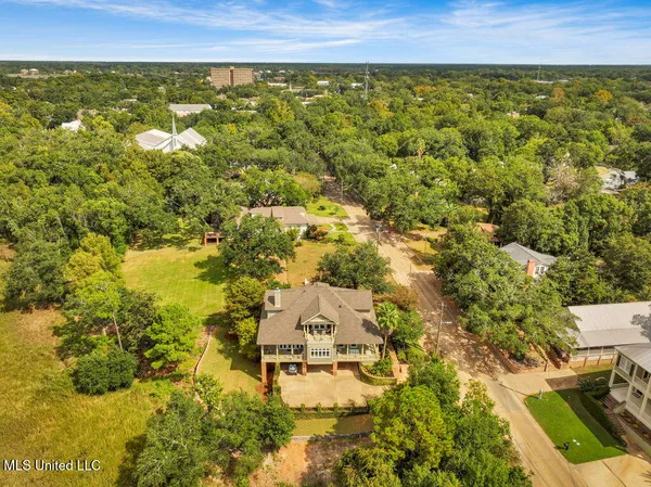 $2,050,000 | 207 Washington Avenue, Ocean Springs, MS 39564