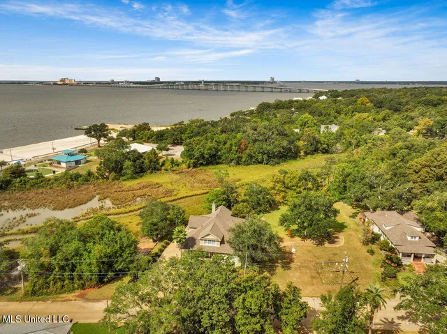 $2,050,000 | 207 Washington Avenue, Ocean Springs, MS 39564