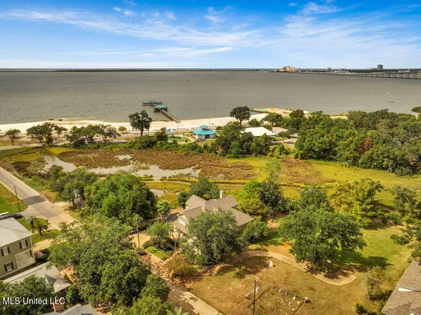 $2,050,000 | 207 Washington Avenue, Ocean Springs, MS 39564
