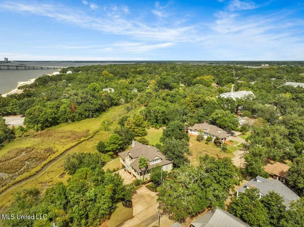 $2,050,000 | 207 Washington Avenue, Ocean Springs, MS 39564