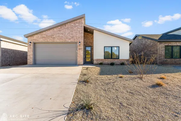 $2,700 | 4521 22nd Place, Lubbock, TX 79407