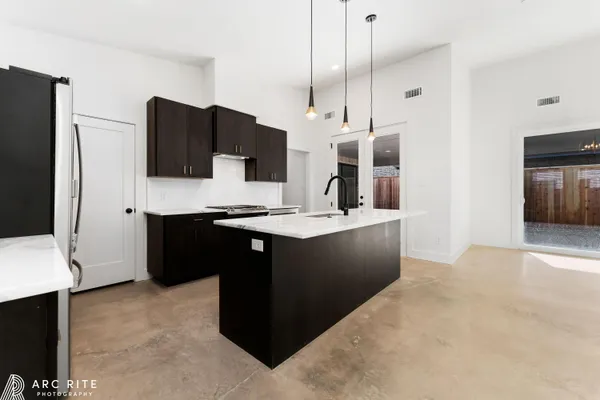 $2,700 | 4521 22nd Place, Lubbock, TX 79407