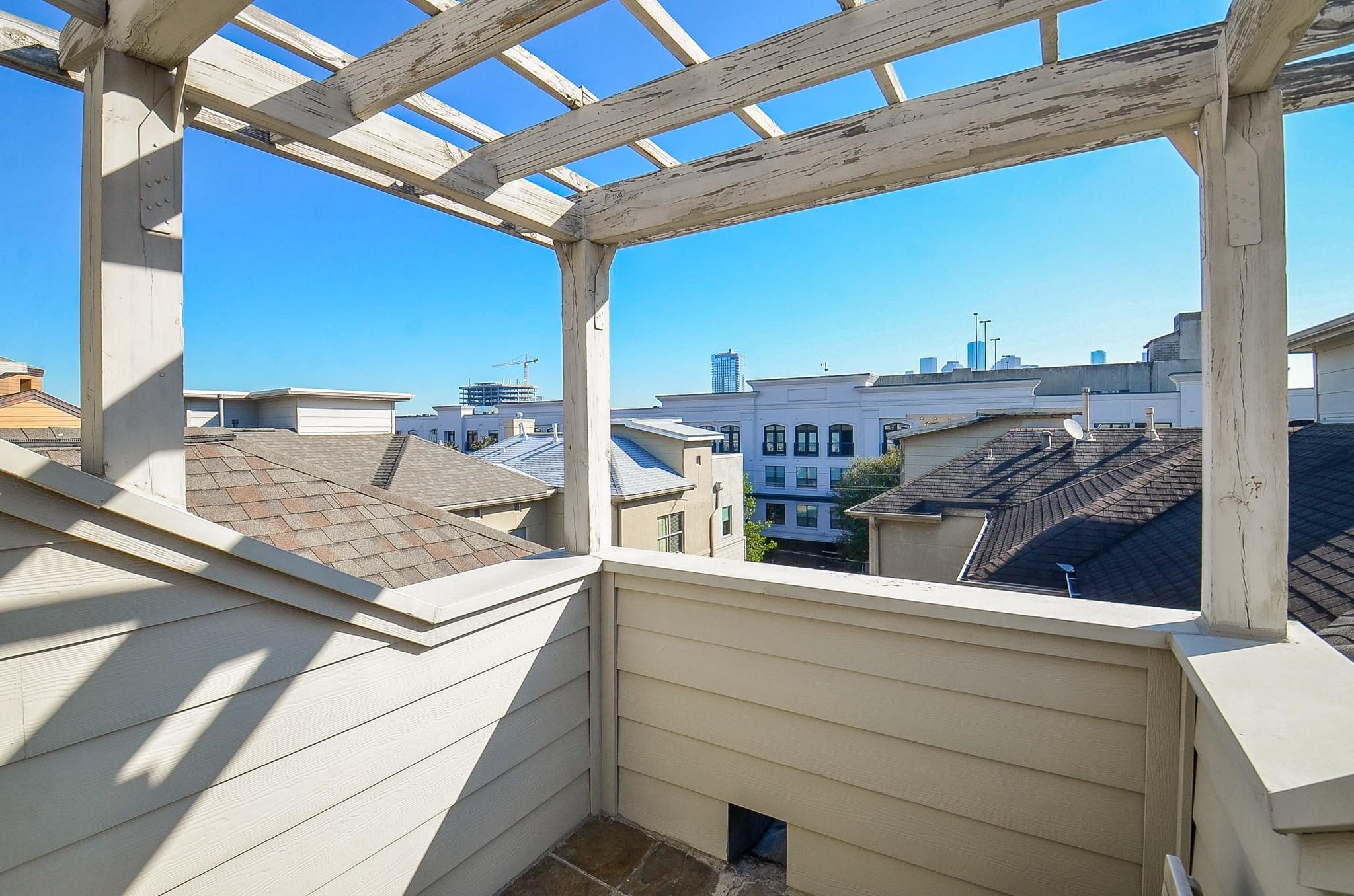 1116 Columbus Street Houston, TX 77019 - Photo 28 of 32 a view of a balcony with two chairs