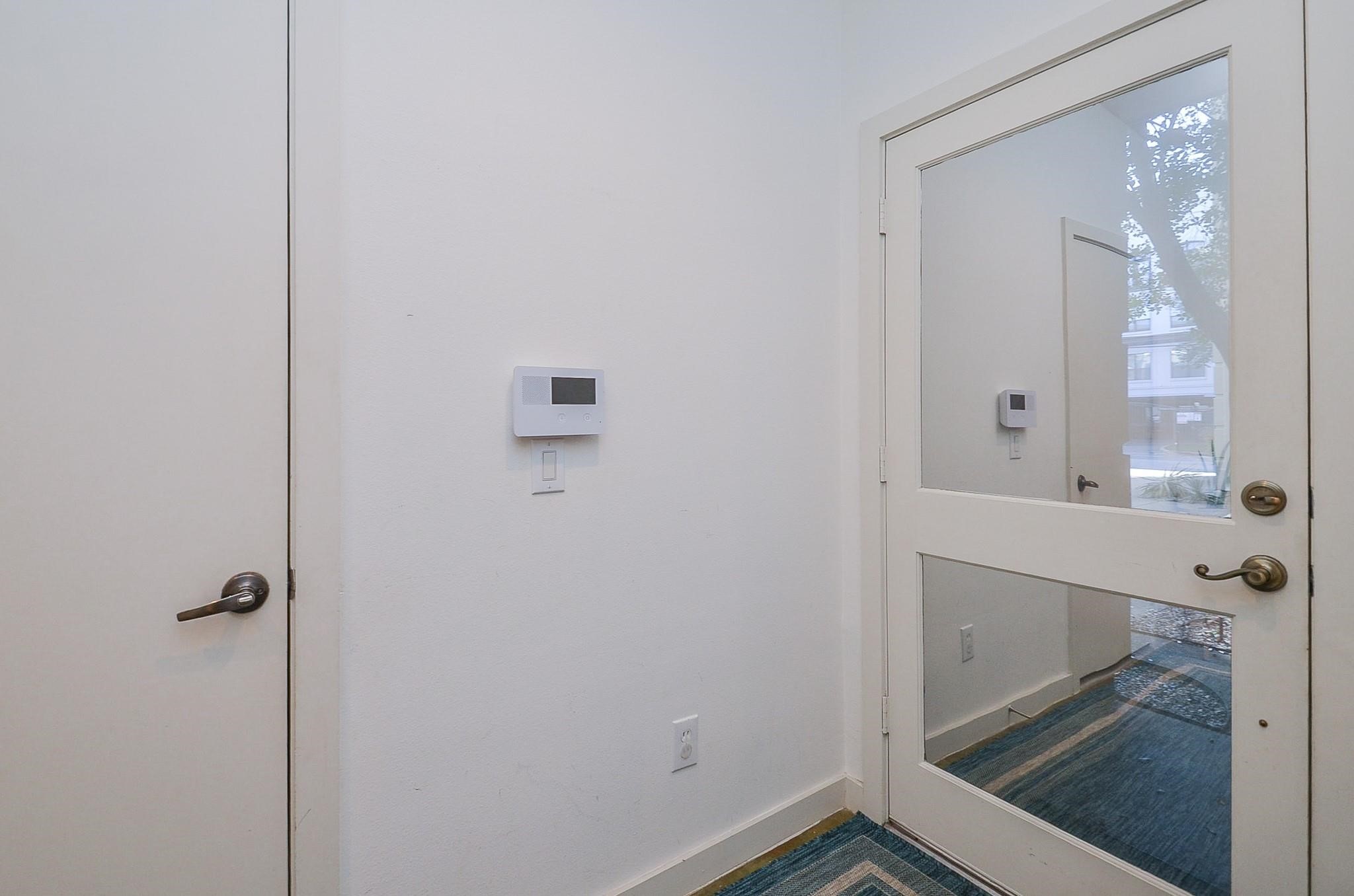 1116 Columbus Street Houston, TX 77019 - Photo 3 of 32 a bathroom with a shower