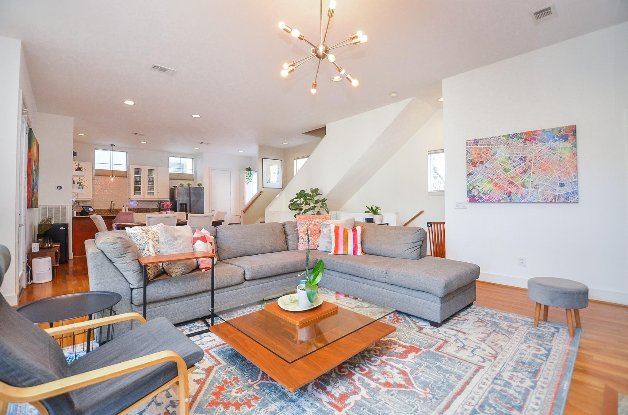 1116 Columbus Street Houston, TX 77019 - Photo 10 of 32 a living room with furniture and a chandelier