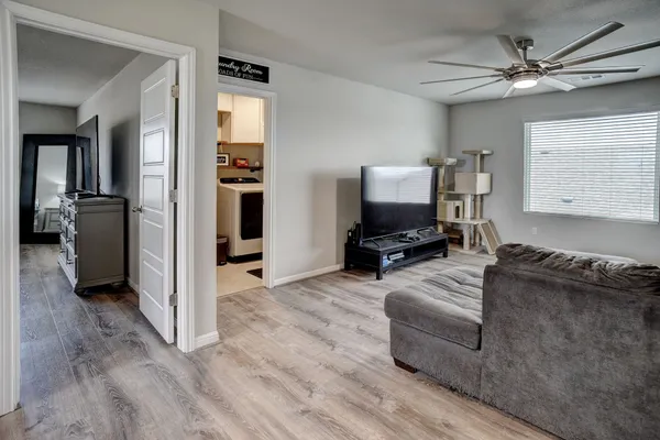 $2,550 | 210 Cold Spg Loop, Unit 1, Bastrop, TX 78602