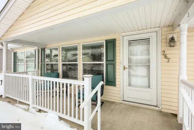 a view of a livingroom with a ceiling fan and window