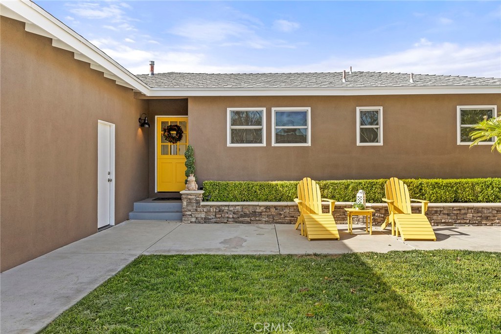 907 Chestnut Avenue Brea, CA 92821 - Photo 28 of 35 a front view of a house with a yard