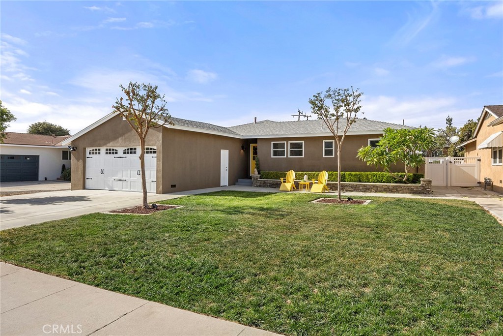 907 Chestnut Avenue Brea, CA 92821 - Photo 30 of 35 a front view of a house with a garden