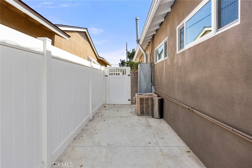 907 Chestnut Avenue Brea, CA 92821 - Photo 31 of 35 a view of a house with a street