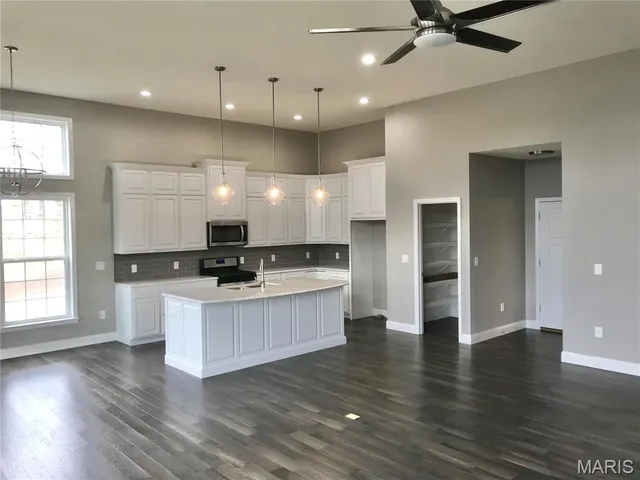 $629,900 | 1604 Sugar Creek Drive, Festus, MO 63028