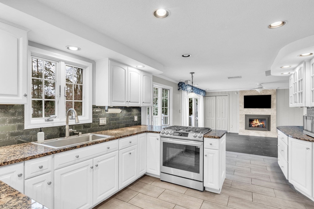 351 Springfield Street Wilbraham, MA 01095 - Photo 9 of 42 Gallery Image 9