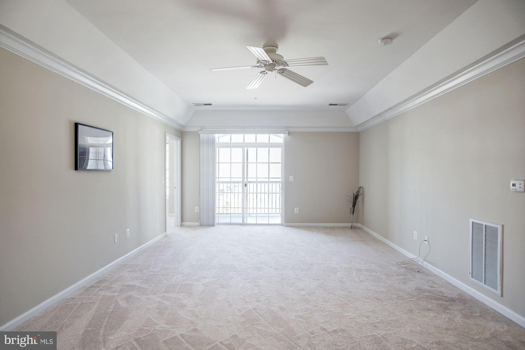 7325 Brookview Road, Unit 308 Elkridge, MD 21075 - Photo 10 of 31 Open concept living room and dining area