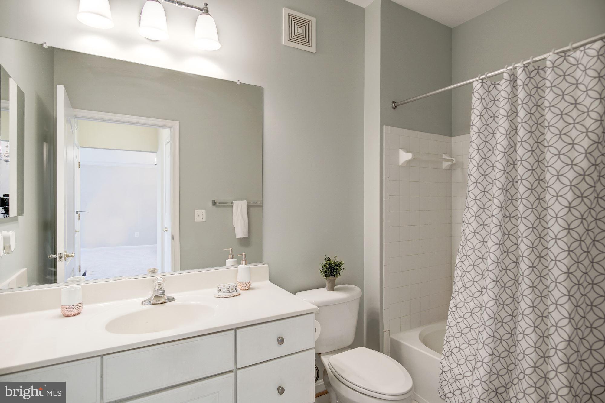7325 Brookview Road, Unit 308 Elkridge, MD 21075 - Photo 25 of 31 Second bathroom