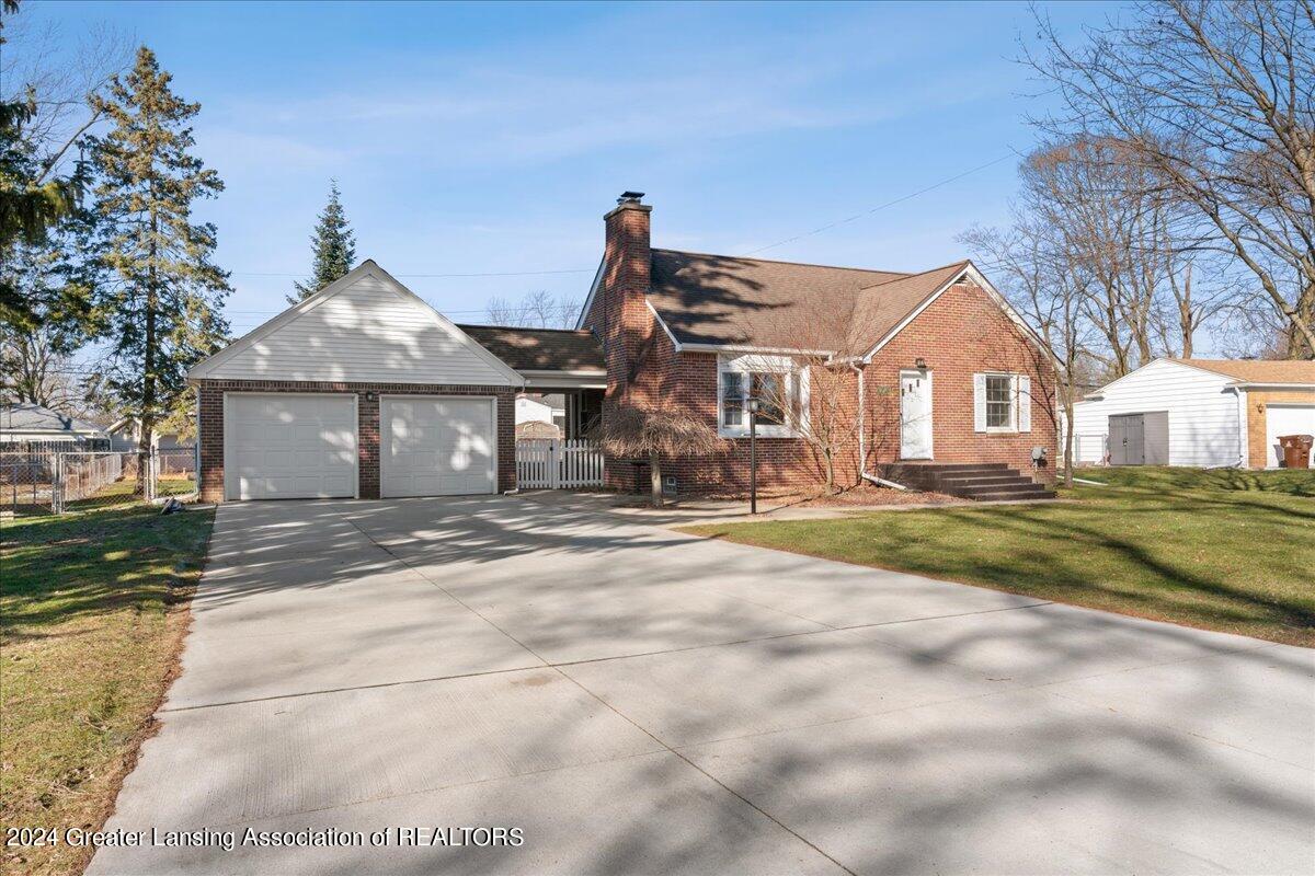2525 Arlington Road Lansing, MI 48906 - Photo 1 of 37 01-Media Jett-1