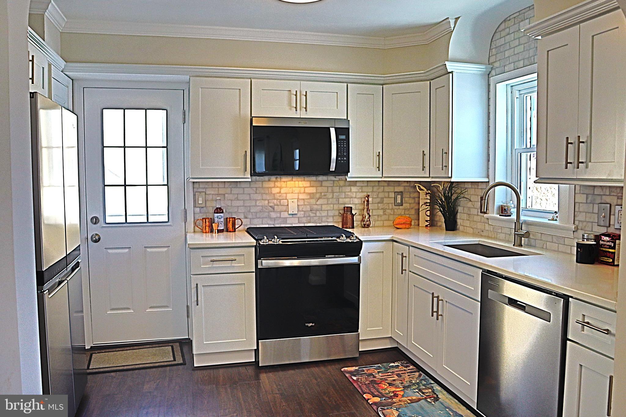 10110 Dallas Avenue Silver Spring, MD 20901 - Photo 11 of 40 Solid wood cabinetry