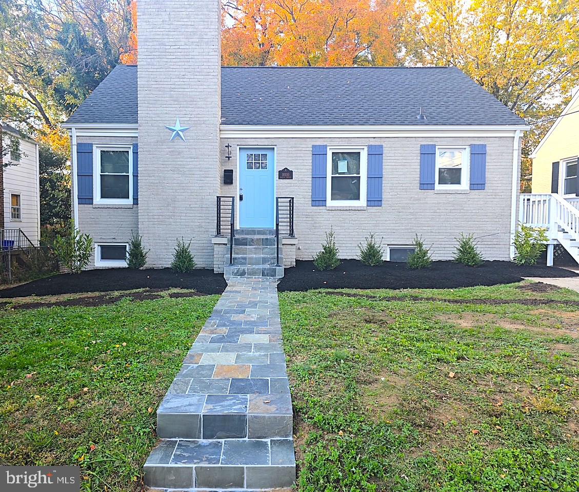 10110 Dallas Avenue Silver Spring, MD 20901 - Photo 4 of 54 Beautiful lawn and landscape