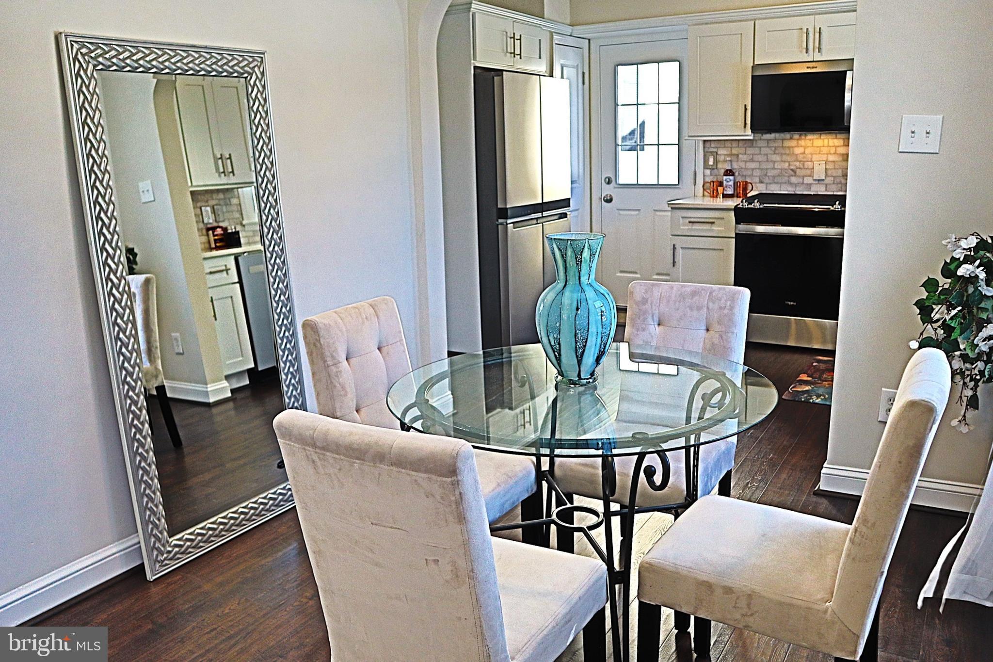 10110 Dallas Avenue Silver Spring, MD 20901 - Photo 8 of 40 Lovely dining room