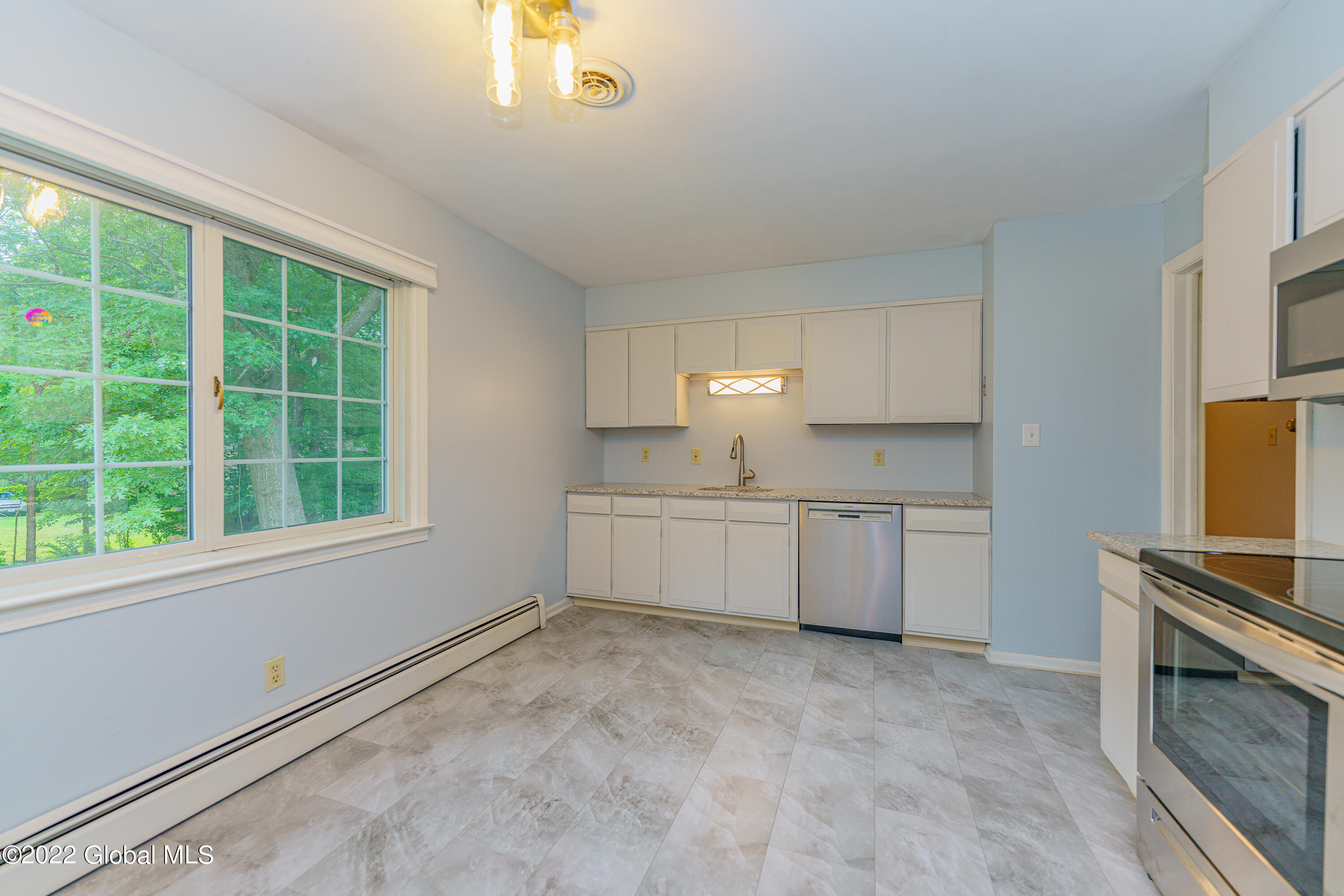 3166 Lone Pine Road Schenectady, NY 12303 - Photo 11 of 28 4 Kitchen 1