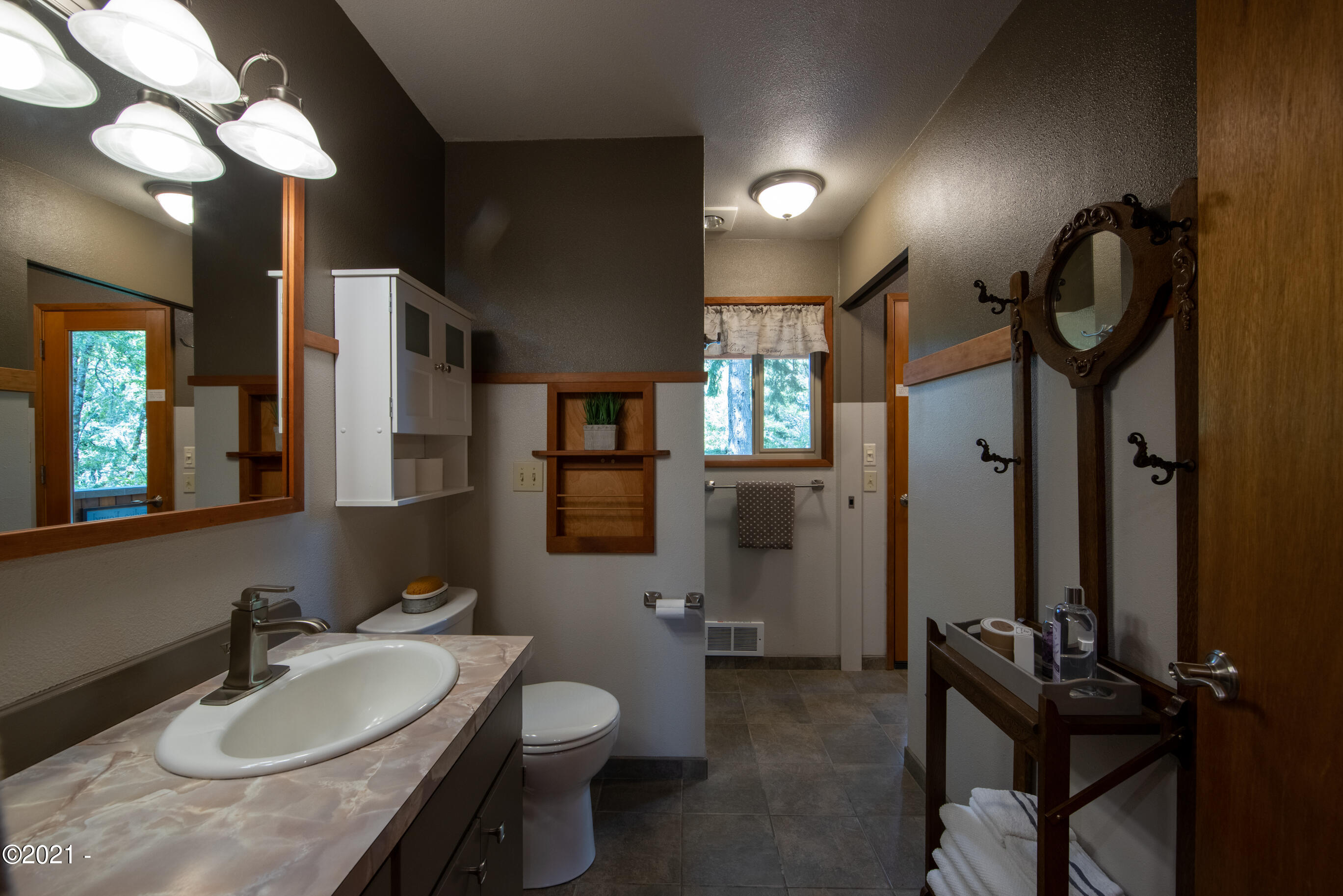 1435 Northeast Wagon Road Toledo, OR 97391 - Photo 21 of 51 Bath 1