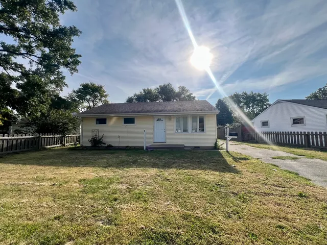 a view of a house with a yard