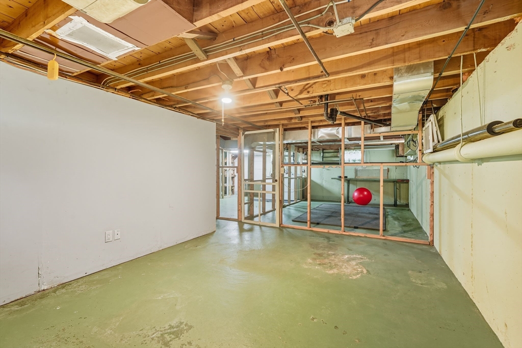 116 Hartwick Street Springfield, MA 01108 - Photo 30 of 38