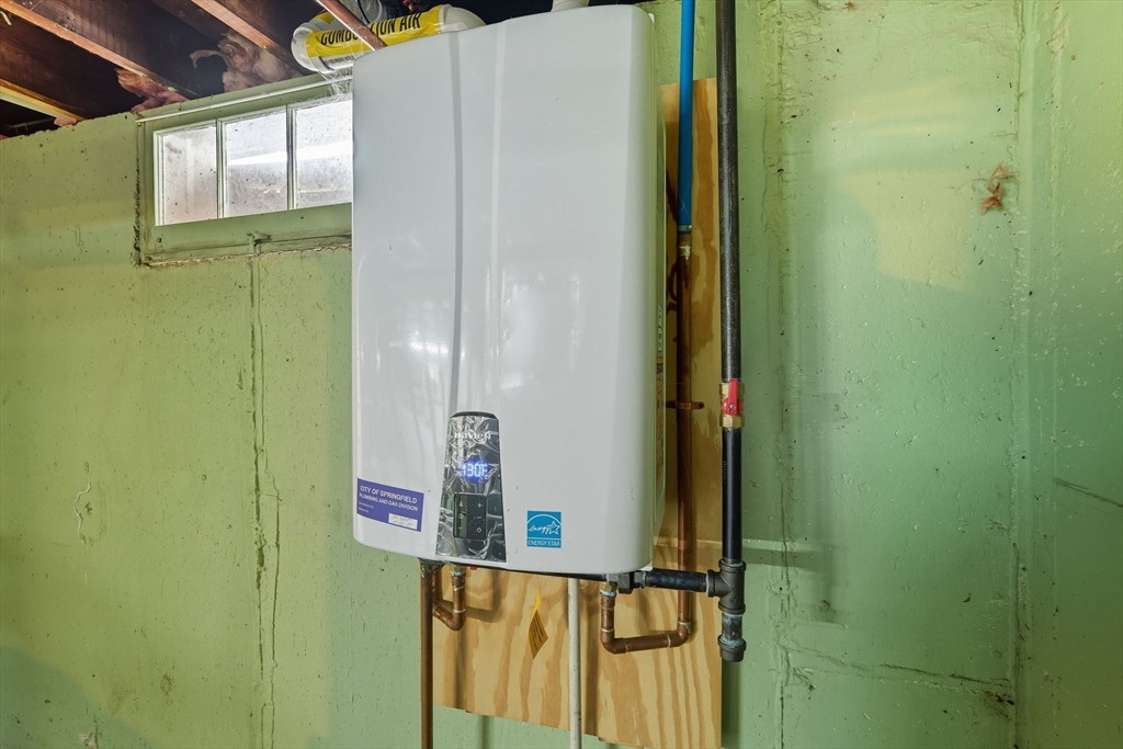 116 Hartwick Street Springfield, MA 01108 - Photo 31 of 38 a bathroom with a shower and a sink