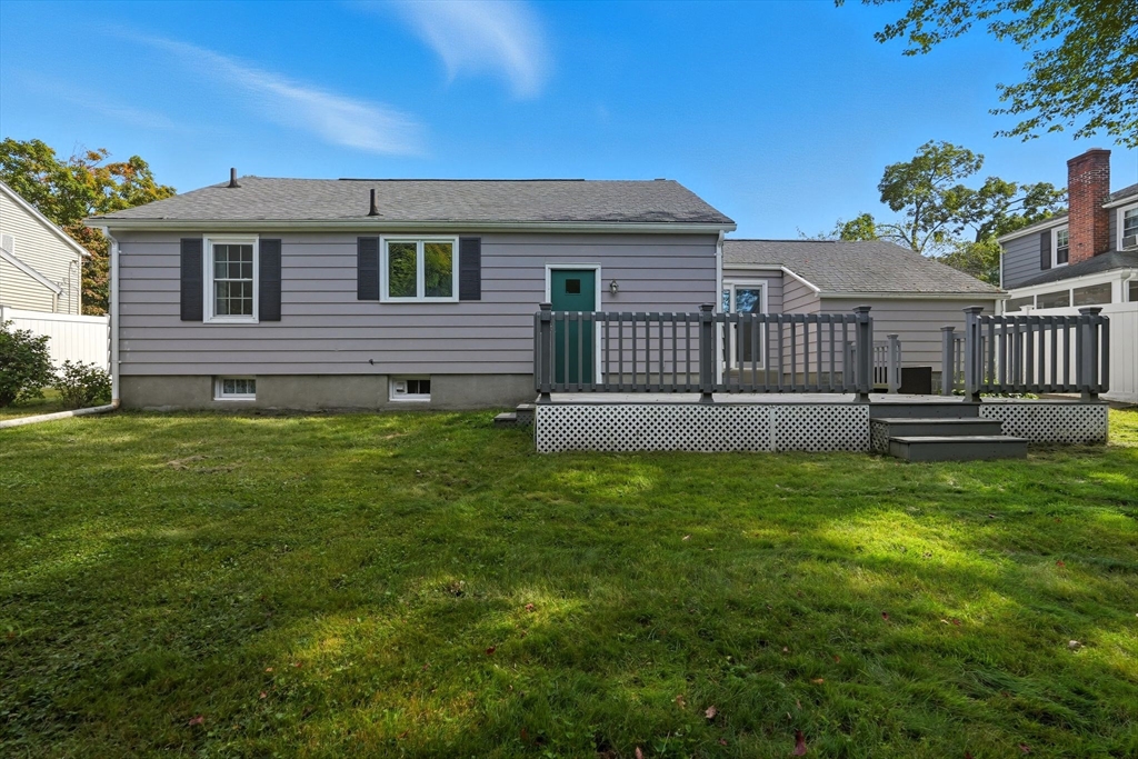 116 Hartwick Street Springfield, MA 01108 - Photo 37 of 38 a front view of a house with garden