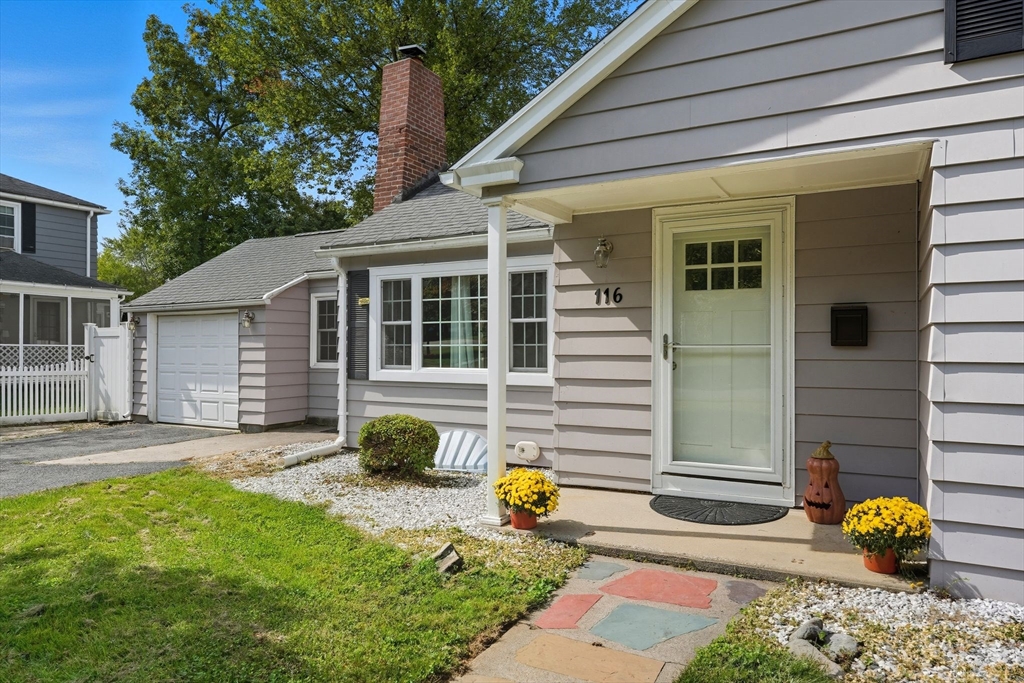116 Hartwick Street Springfield, MA 01108 - Photo 4 of 38 a front view of a house with patio