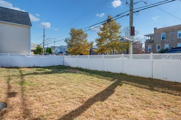 a view of a yard