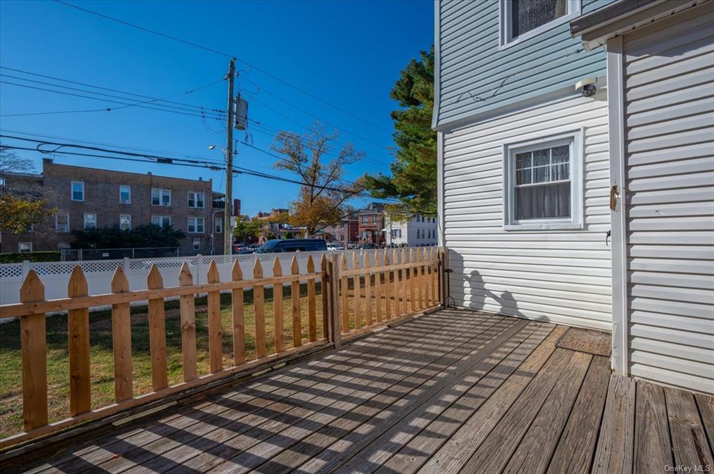 1076 Rhinelander Avenue Bronx, NY 10461 - Photo 5 of 31 a view of a roof deck