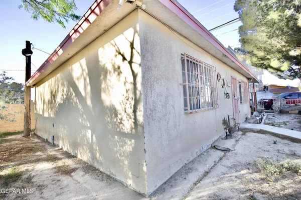 $200,000 | 109 5th Street Southeast, Fabens, TX 79838