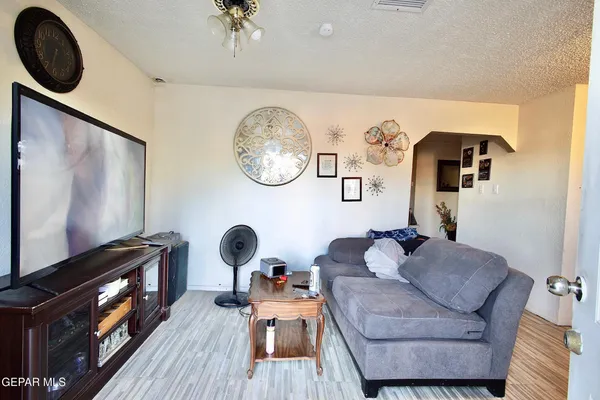 $200,000 | 109 5th Street Southeast, Fabens, TX 79838