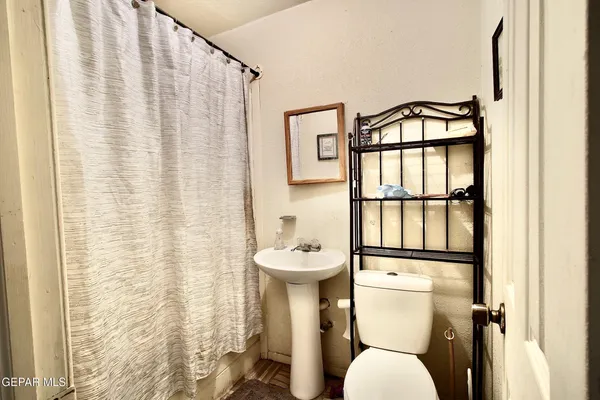 $200,000 | 109 5th Street Southeast, Fabens, TX 79838