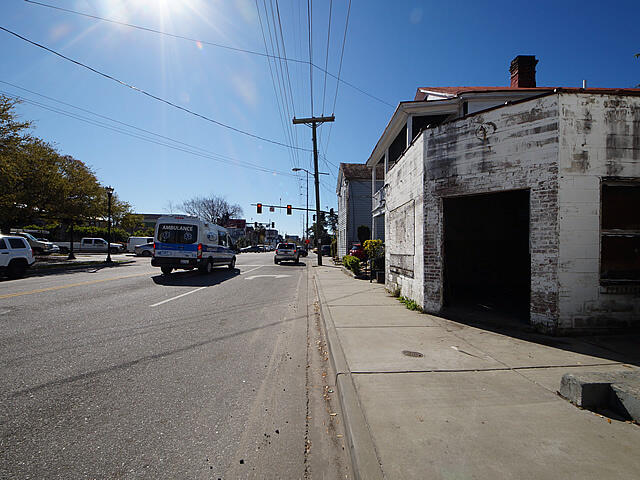 165 President Street Charleston, SC 29403 - Photo 3 of 9 06