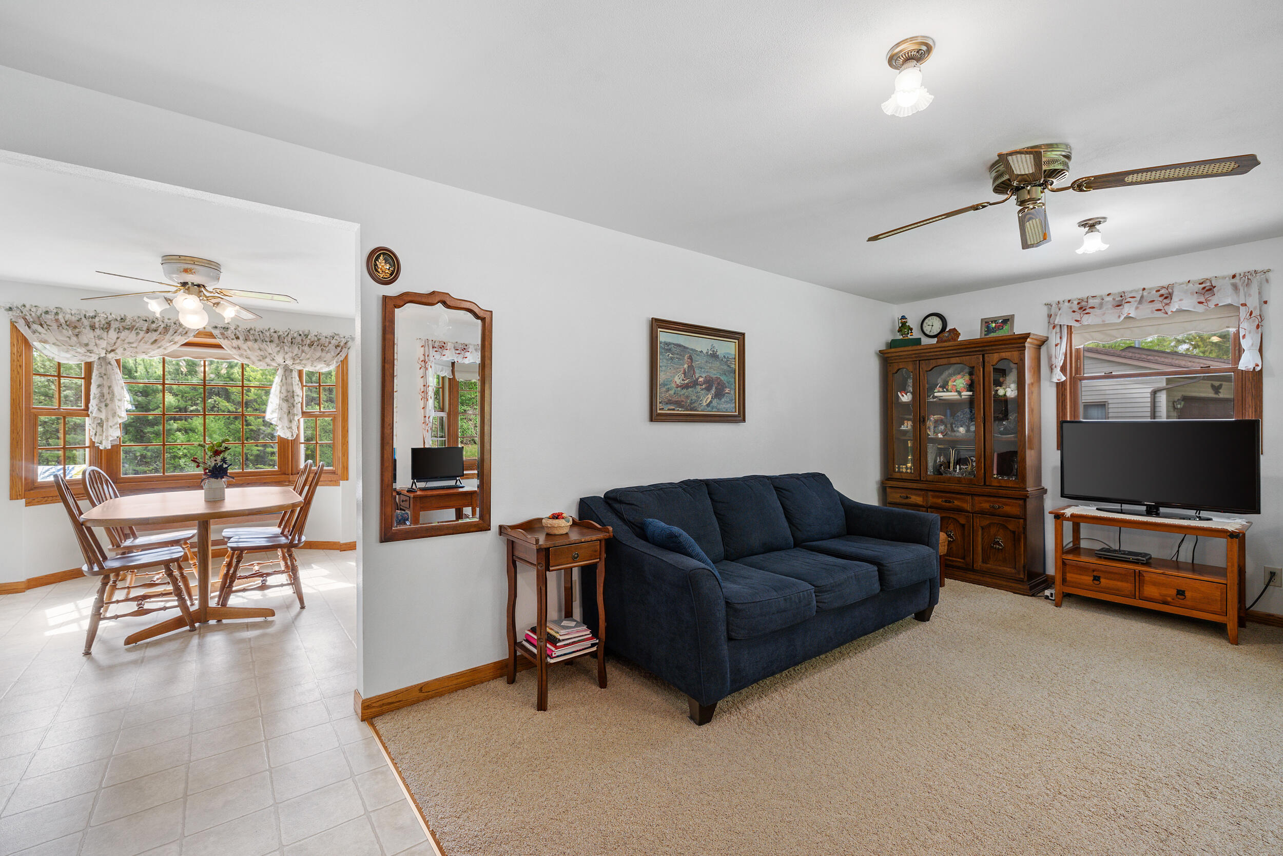 815 Jackson Drive Cleveland, WI 53015 - Photo 7 of 38 Living Room