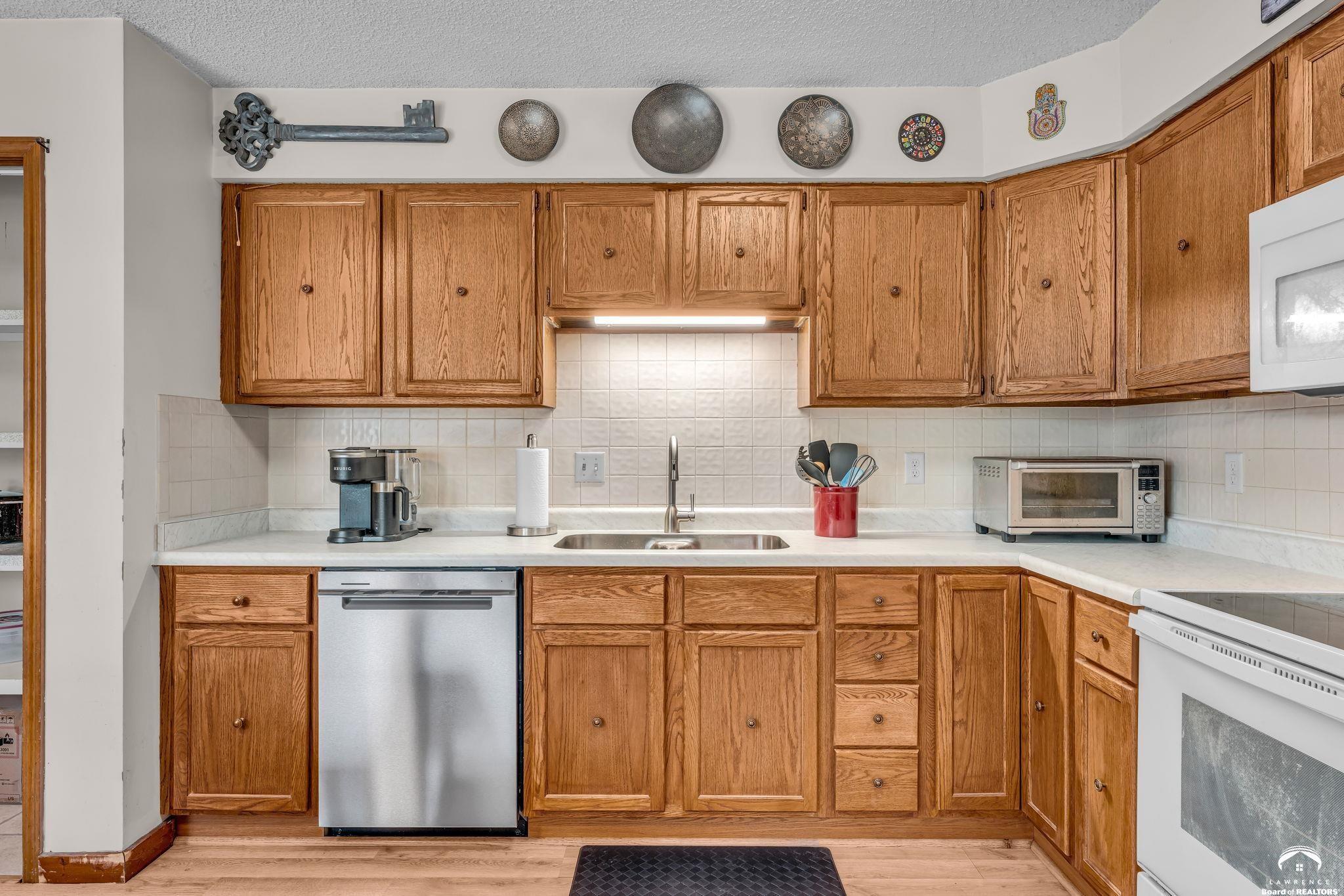 3808 Pinnacle Circle Lawrence, KS 66049 - Photo 12 of 27