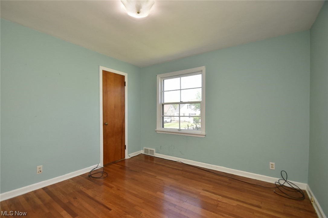 4242 Stilmore Road Cleveland, OH 44121 - Photo 17 of 34