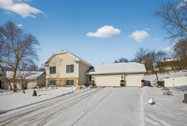 $379,900 | 832 Balsam Court Northeast, Pine Island, MN 55963