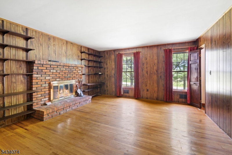 42 Higginsville Road Neshanic Station, NJ 08853 - Photo 9 of 33