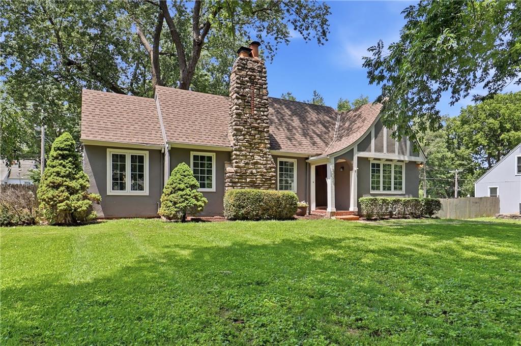 7416 Springfield Street Prairie Village, KS 66208 - Photo 2 of 49