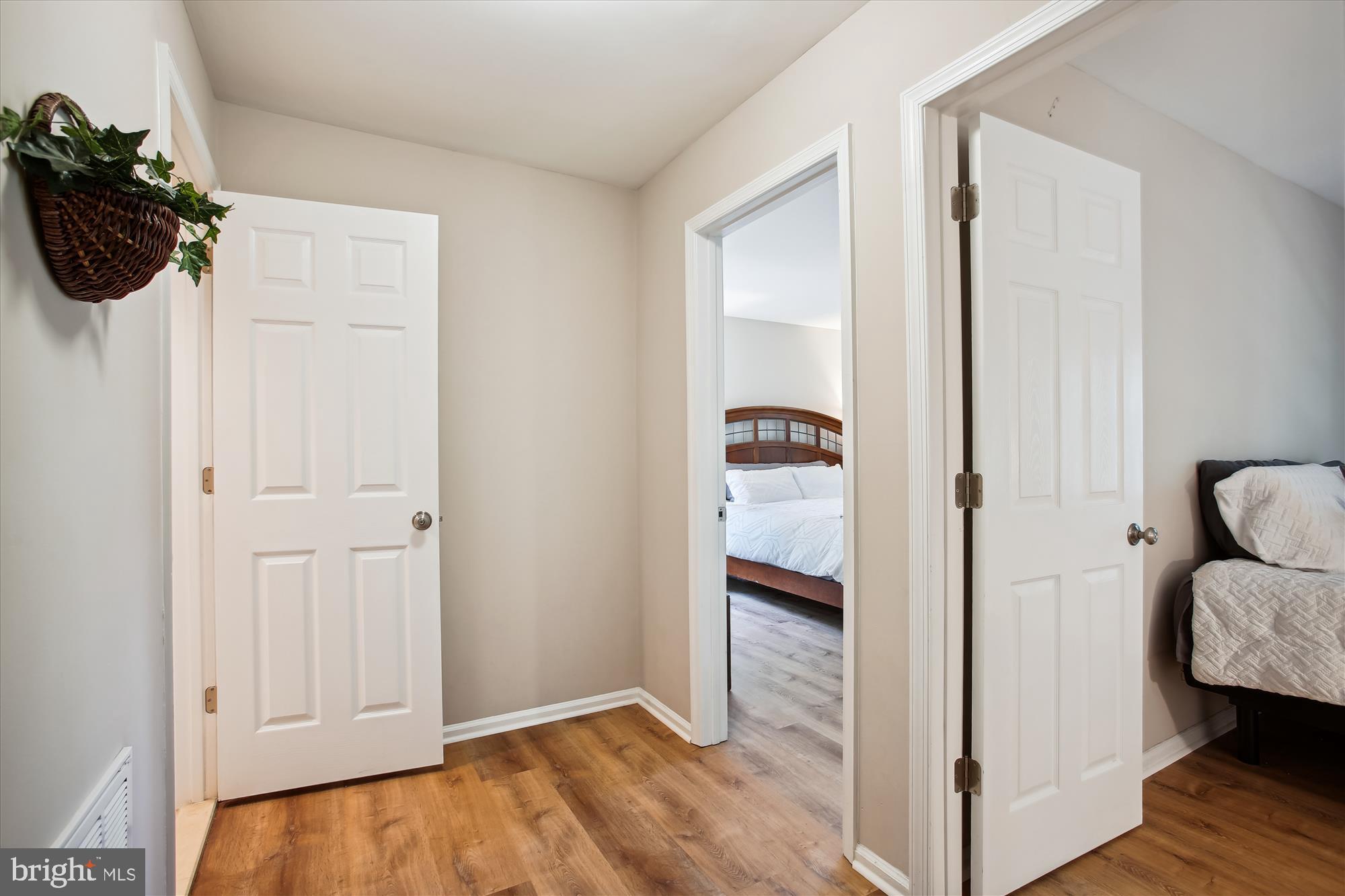 5904 C Kingsford Road, Unit 416 Springfield, VA 22152 - Photo 22 of 44 6 Panel Doors